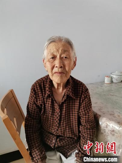 薩仁托婭拍攝的“草原母親”?！∷_仁托婭供圖