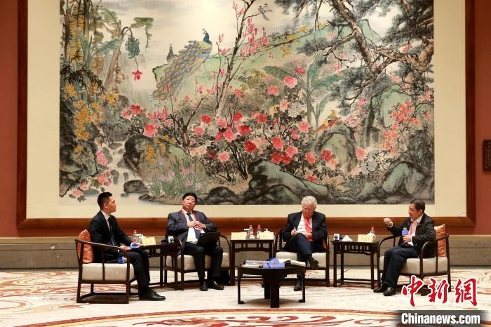 9月27日，尼山世界文明論壇在曲阜舉行，圖為該論壇的“高端訪談”活動?！×籂?攝