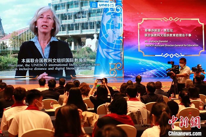 聯(lián)合國(guó)教科文組織教育助理總干事斯蒂芬妮亞·賈尼尼通過(guò)視頻致辭。 <a target='_blank' href='http://www.chinanews.com/'>中新社</a>記者 梁犇 攝