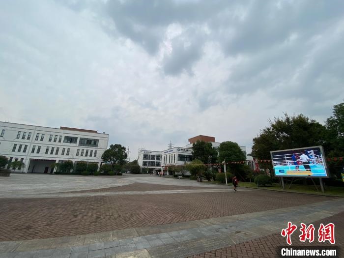 寧波市第二少年兒童業(yè)余體育學(xué)校?！×植?攝