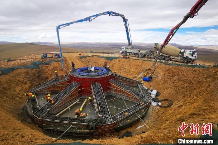 資料圖為該風(fēng)電場(chǎng)建設(shè)現(xiàn)場(chǎng)。　中國(guó)電建集團(tuán)成都勘測(cè)設(shè)計(jì)研究院有限公司 供圖