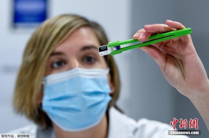 資料圖：比利時(shí)醫(yī)護(hù)人員正在準(zhǔn)備新冠疫苗接種工作。