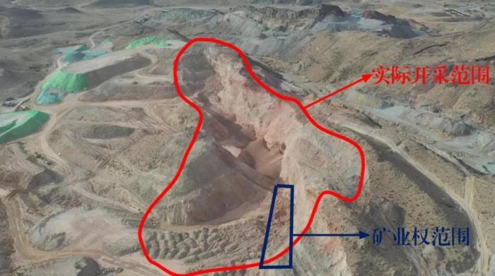 2021年12月11日，督察組使用無人機(jī)拍攝，銅鐵溝礦礦業(yè)權(quán)面積僅6.9畝，越界開采達(dá)182畝，超出26.4倍；實際開采深度達(dá)35米，遠(yuǎn)超采礦許可證允許開采深度要求
