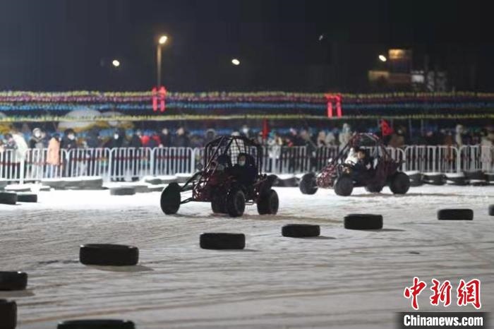 來吧，一起體驗雪地越野車的刺激吧?！∮诤Ｑ?攝