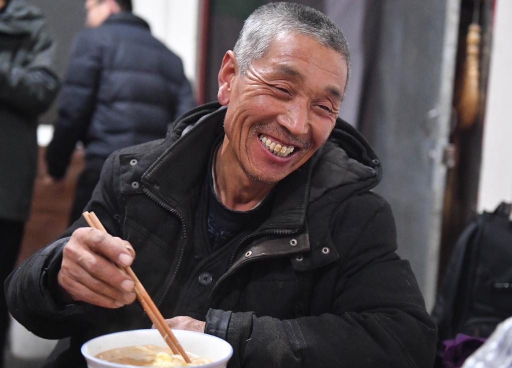 1月26日，山西省汾西縣段村村民蔡文明談起見到總書記的心情，激動又開心。新華社記者 柴婷 攝