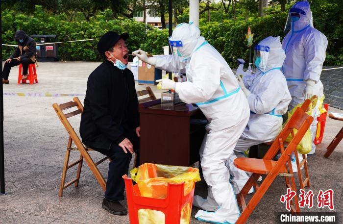 圖為德?？h組織民眾接受核酸檢測(cè)?！〉卤？h融媒體中心供圖