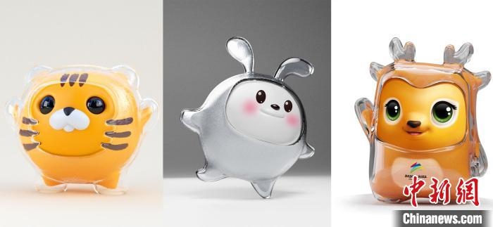 設(shè)計(jì)團(tuán)隊(duì)曾嘗試在冰殼之下更換成老虎、兔子或麋鹿等形象。(資料圖) 劉平云供圖