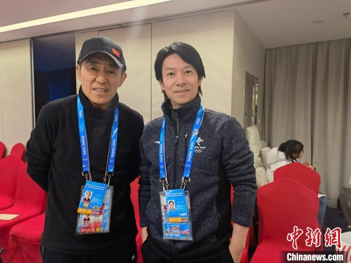 張文海與張藝謀的合影。　張文海 供圖