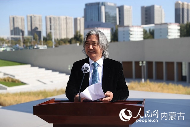 全國(guó)政協(xié)副秘書長(zhǎng)、民盟中央專職副主席、中國(guó)美術(shù)館館長(zhǎng)、中國(guó)城市雕塑家協(xié)會(huì)主席吳為山開幕致辭。王劭凱攝