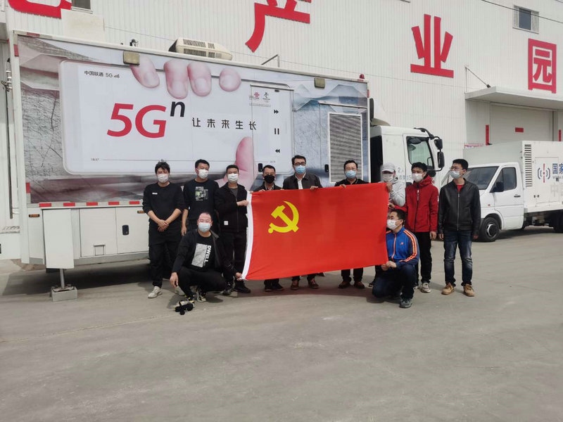 1649464933111525.jpg 通遼重保工作組與現場通信保障車.jpg