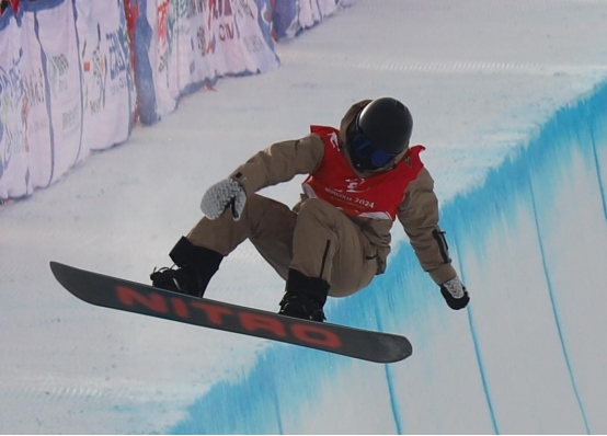 1708081314877418.png “十四冬”單板滑雪U型場地技巧公開組預(yù)賽超燃完賽39.png