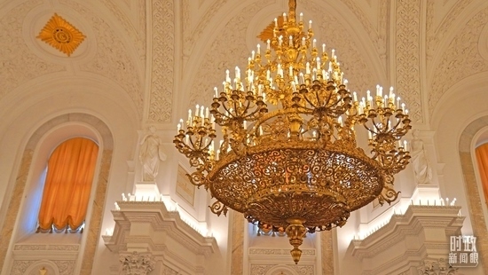 △喬治大廳內(nèi)燈光璀璨。（總臺(tái)國(guó)廣記者李晉拍攝）