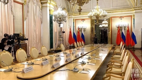 △習(xí)主席和普京總統(tǒng)舉行小范圍會(huì)談的會(huì)場(chǎng)。（總臺(tái)央視記者程鋮拍攝）