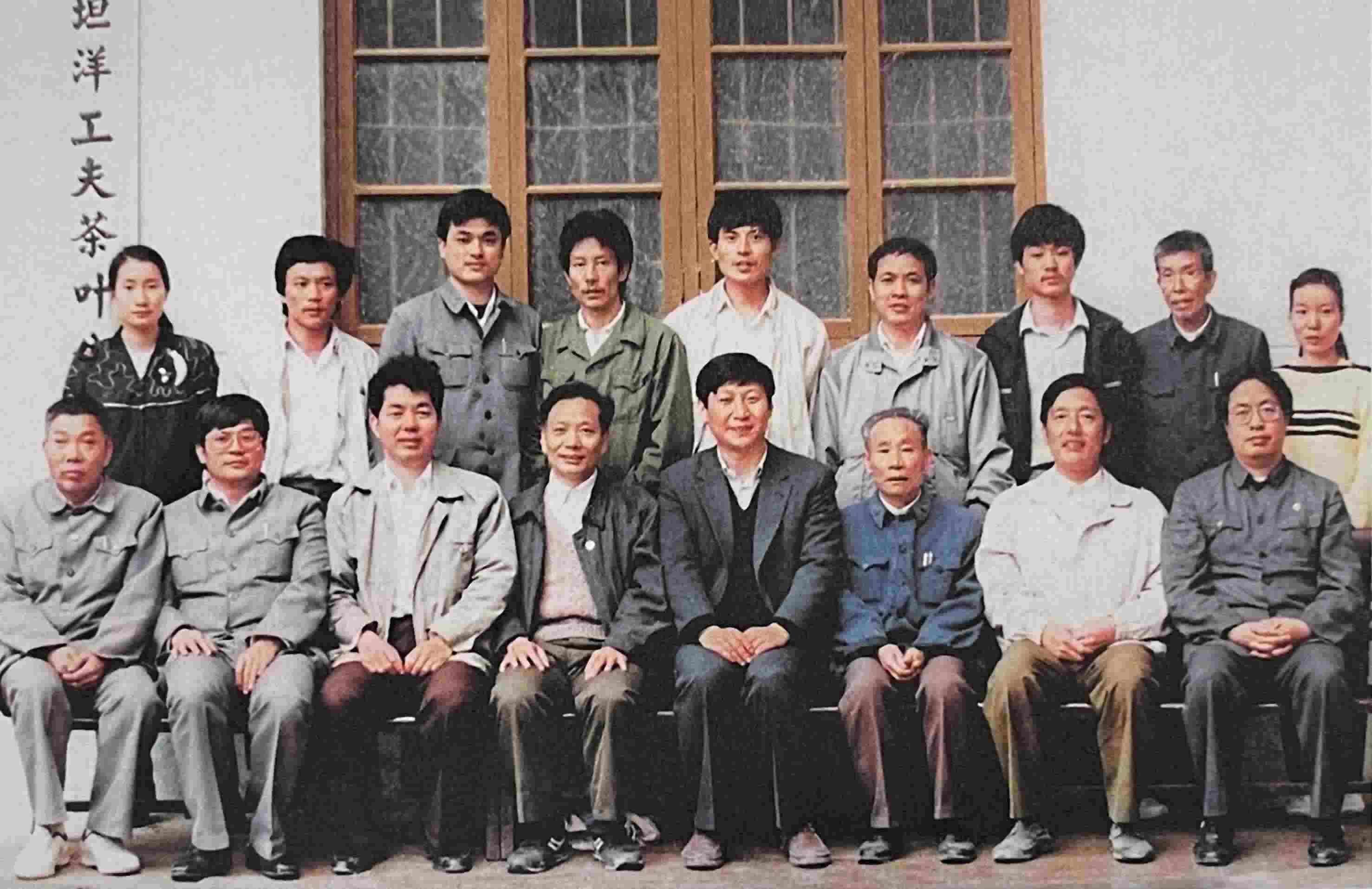 1990年5月，剛調(diào)任福州市委書記的習(xí)近平到寧德交接工作時，調(diào)研福安市社口鄉(xiāng)坦洋工夫茶葉公司。