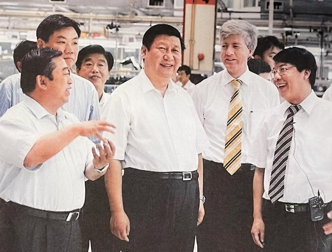 2007年7月，習(xí)近平調(diào)研上海大眾汽車有限公司。