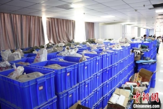 圖為待清理的骨骼標(biāo)本。王宇 攝