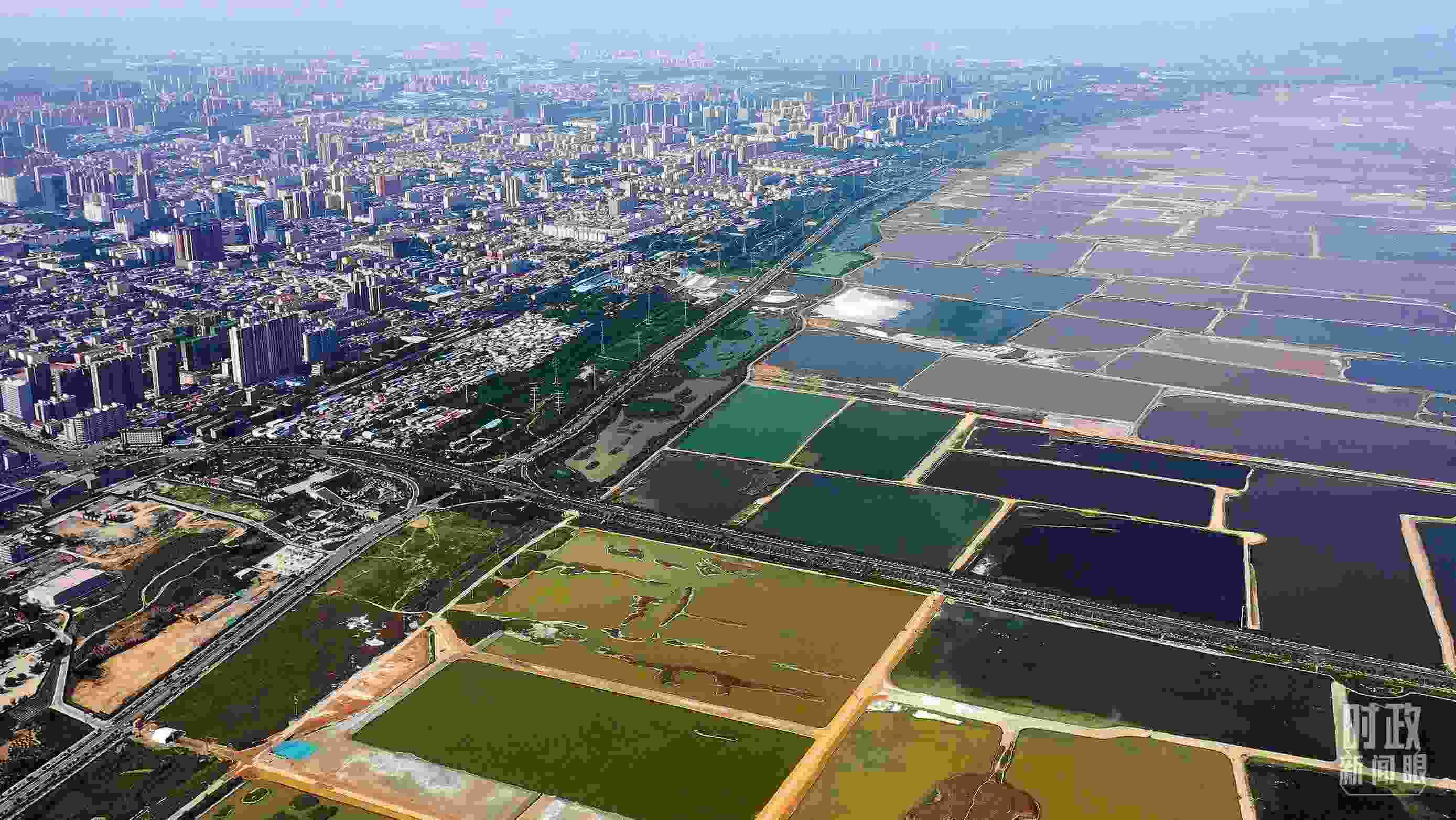 △俯瞰山西運(yùn)城。（總臺記者裴大偉、康曉宇拍攝）