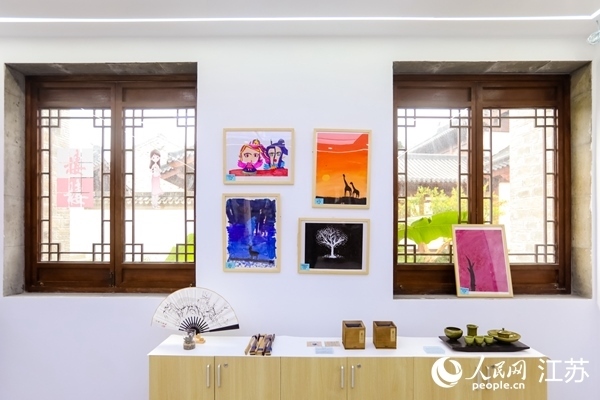 “棲棲小店”的文創(chuàng)產品展示廳。人民網記者 馬曉波攝