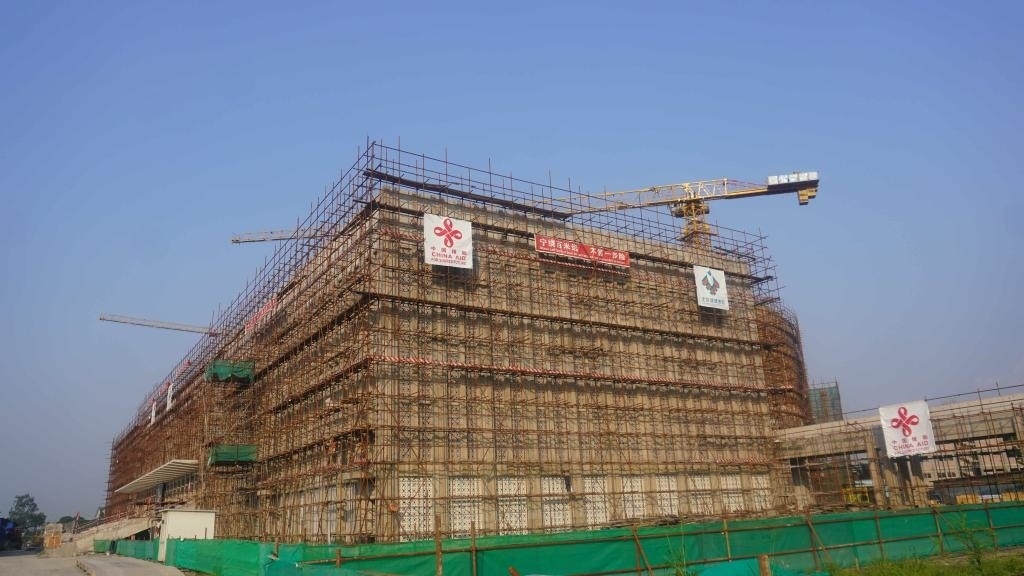 這是2023年5月23日在剛果（金）首都金沙薩拍攝的由中國援建的中部非洲文化藝術(shù)中心項(xiàng)目施工現(xiàn)場。