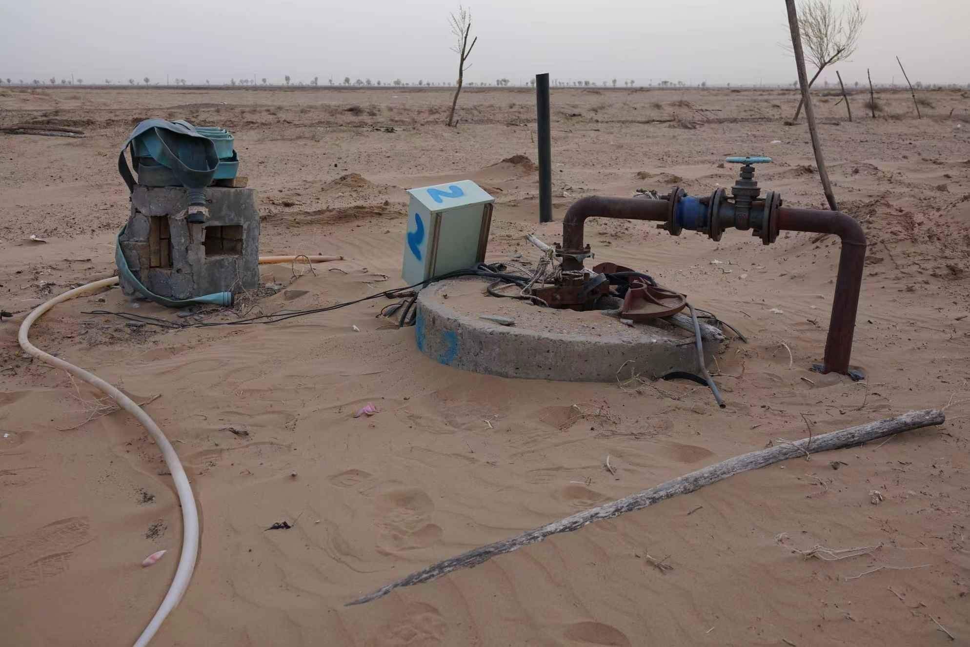 項目地以北的一個澆灌機井。 人民網(wǎng)記者 游天燚攝