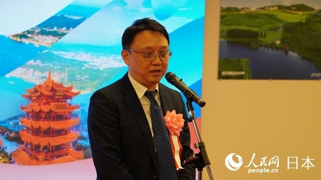 （圖片說(shuō)明：東京中國(guó)文化中心主任羅玉泉致辭。人民網(wǎng)滕雪 攝）
