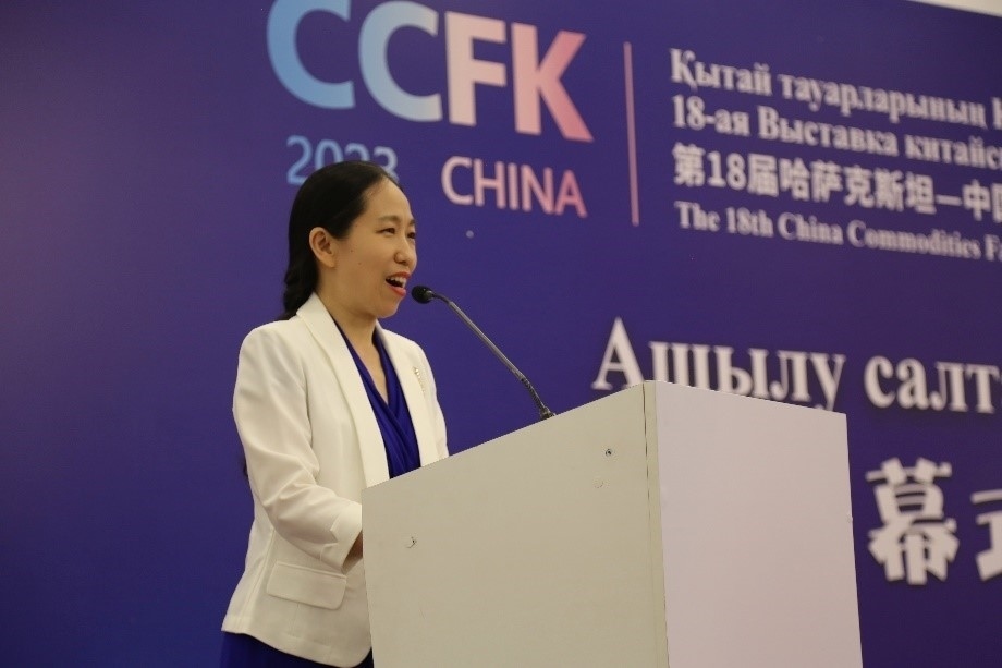 中國駐阿拉木圖總領(lǐng)事蔣薇發(fā)表致辭。中國駐阿拉木圖總領(lǐng)館供圖