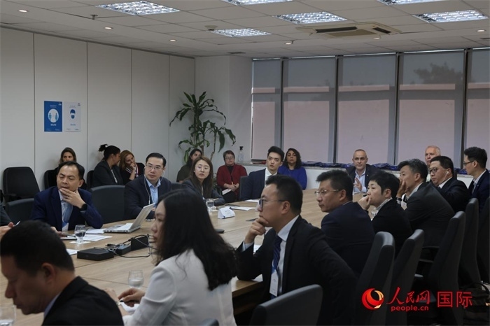 與會(huì)代表參與座談交流。（人民網(wǎng)記者 時(shí)元皓攝）