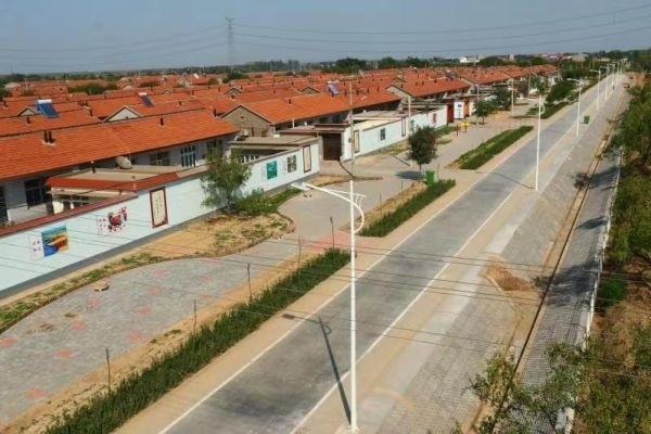 后仙莊村整治后道路整潔，住房整齊劃一