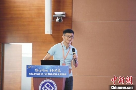 選手進(jìn)行路演。楊華峰 攝