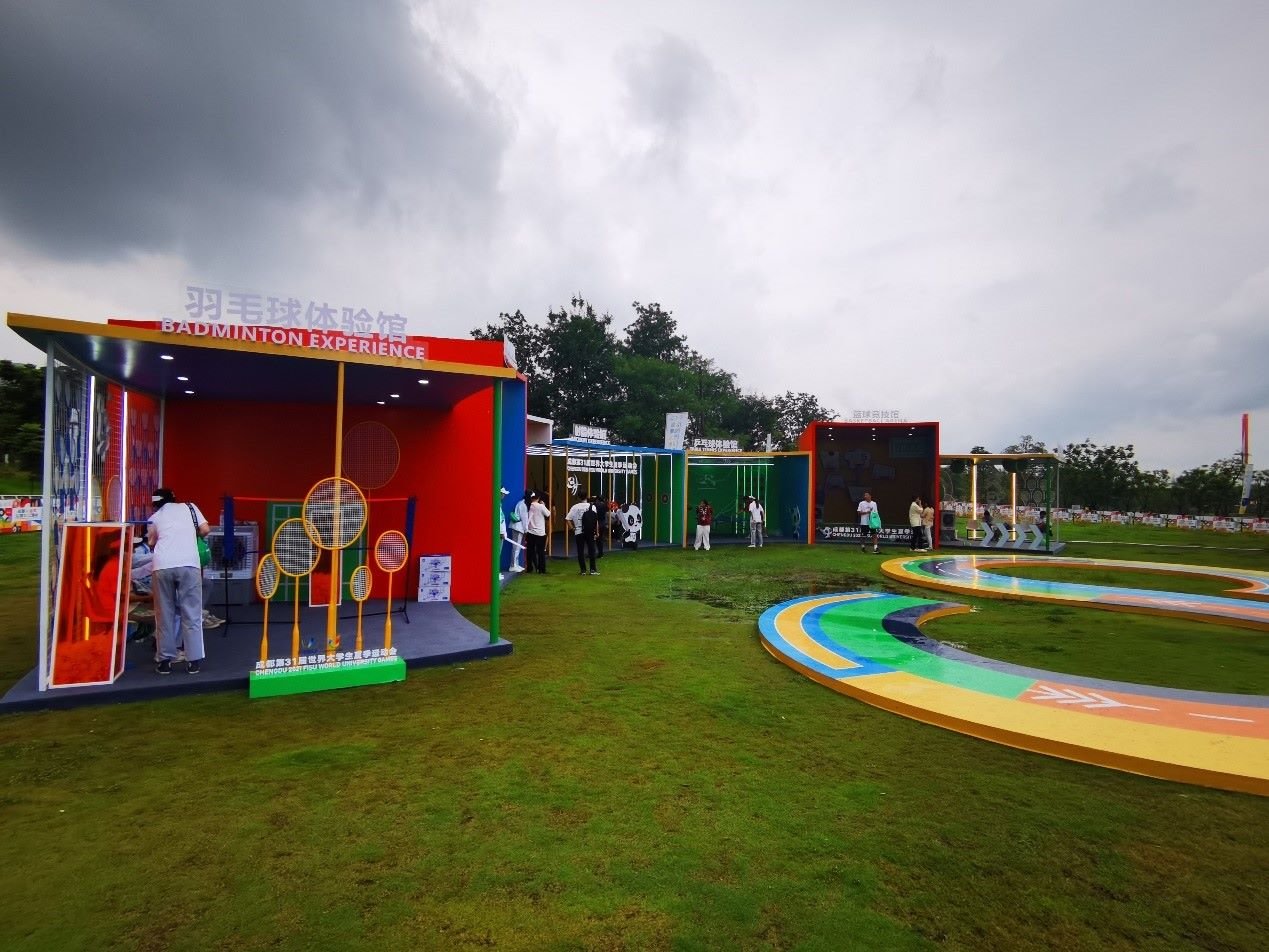 公園文化活動(dòng)內(nèi)各類體育項(xiàng)目體驗(yàn)區(qū)。 人民網(wǎng)記者 楊磊攝