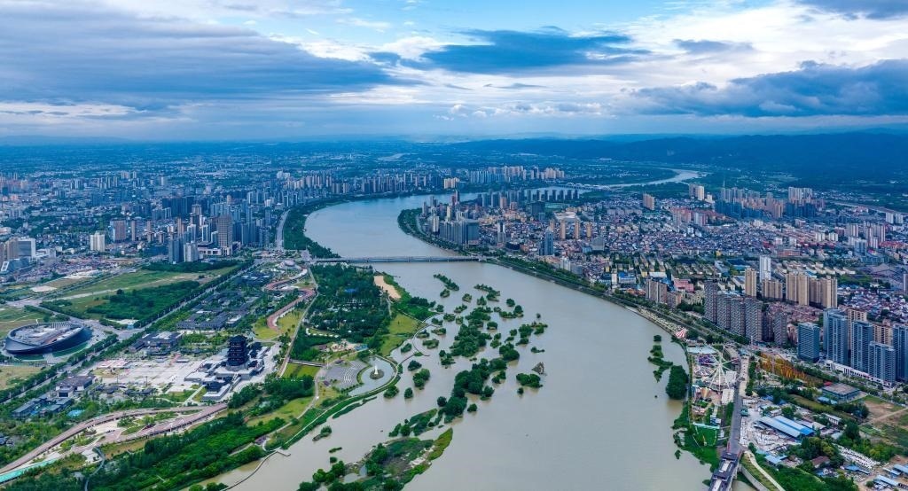 陜西省漢中市漢江兩岸景色。新華社發(fā)（李偉 攝）