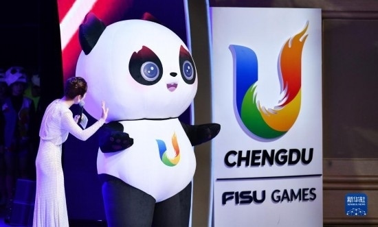 7月29日，成都大運(yùn)會(huì)吉祥物“蓉寶”在聯(lián)歡會(huì)現(xiàn)場(chǎng)。新華社記者 張端 攝