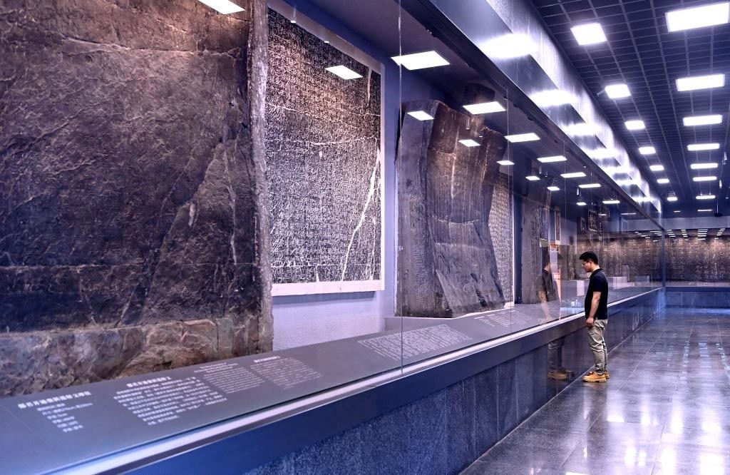 近日拍攝的陜西省漢中市博物館“石門十三品”陳列室。新華社記者 劉瀟 攝