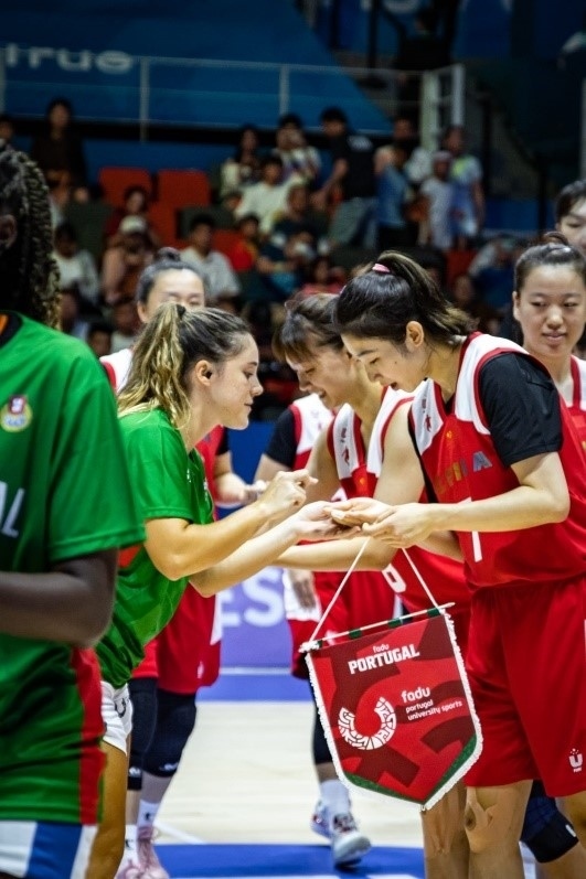 28日，成都大運會女籃項目葡萄牙隊對戰(zhàn)中國隊。 受訪者供圖