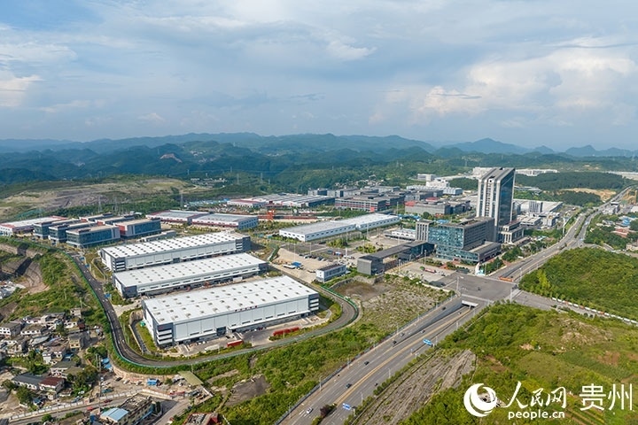 航拍貴陽綜保區(qū)。人民網(wǎng)記者 涂敏攝