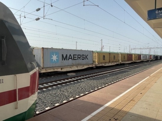 亞吉鐵路吉布提那噶德車(chē)站的貨運(yùn)車(chē)廂。人民網(wǎng)記者 趙艷紅攝