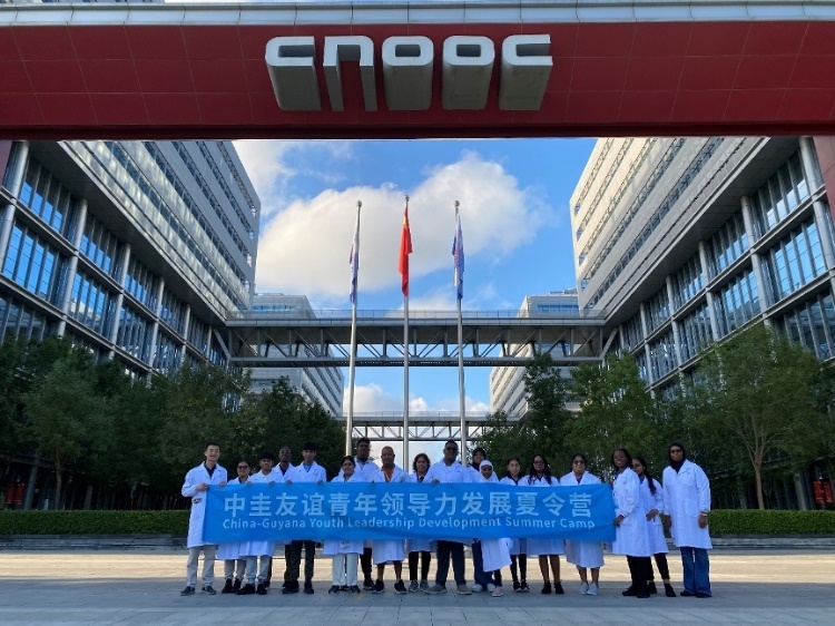 代表團(tuán)參觀未來(lái)科技城。中海油圭亞那有限公司供圖