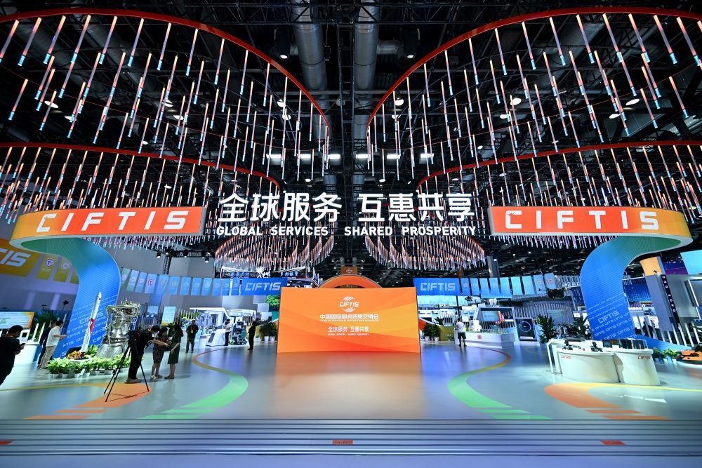 這是9月1日拍攝的國(guó)家會(huì)議中心內(nèi)景。新華社記者 李鑫 攝