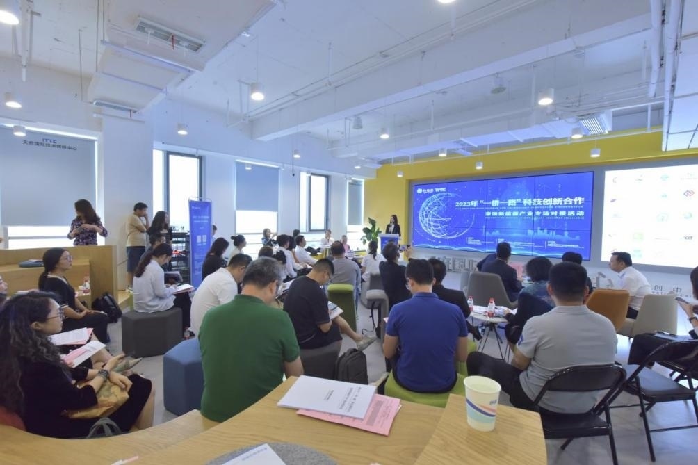 在天府國際技術(shù)轉(zhuǎn)移中心承辦的2023年“一帶一路”科技創(chuàng)新合作——泰國新能源產(chǎn)業(yè)專場對接活動中，中泰企業(yè)機(jī)構(gòu)達(dá)成了合作意向。天府國際技術(shù)轉(zhuǎn)移中心供圖