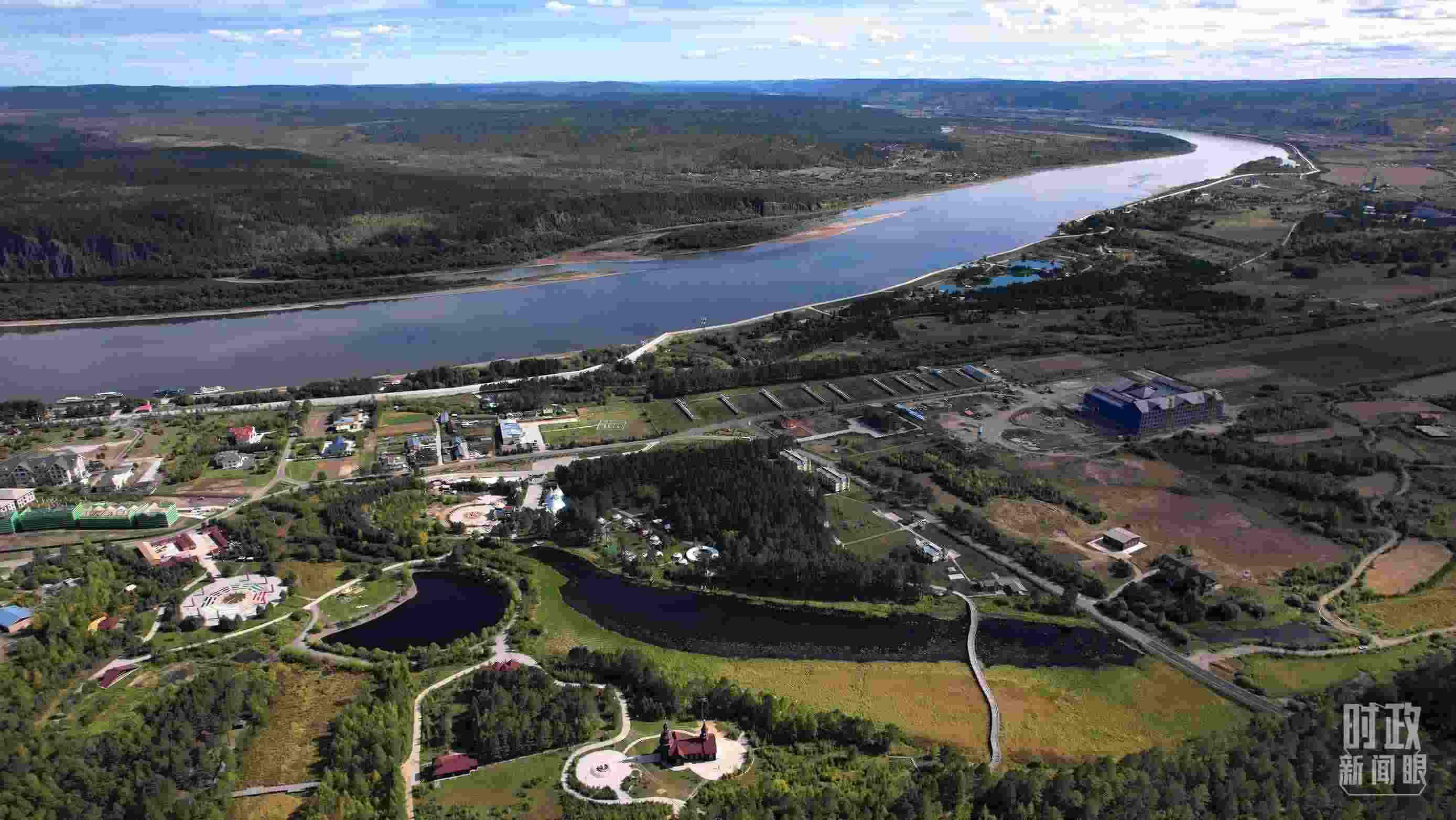 △北極村北邊是中俄界江黑龍江。（總臺國廣記者李晉拍攝）