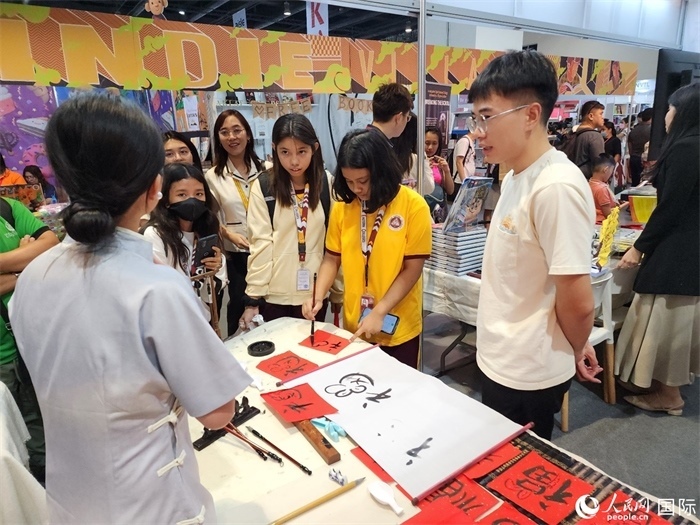 中國圖書展亮相第43屆菲律賓馬尼拉國際書展。人民網(wǎng)記者 樊帆攝