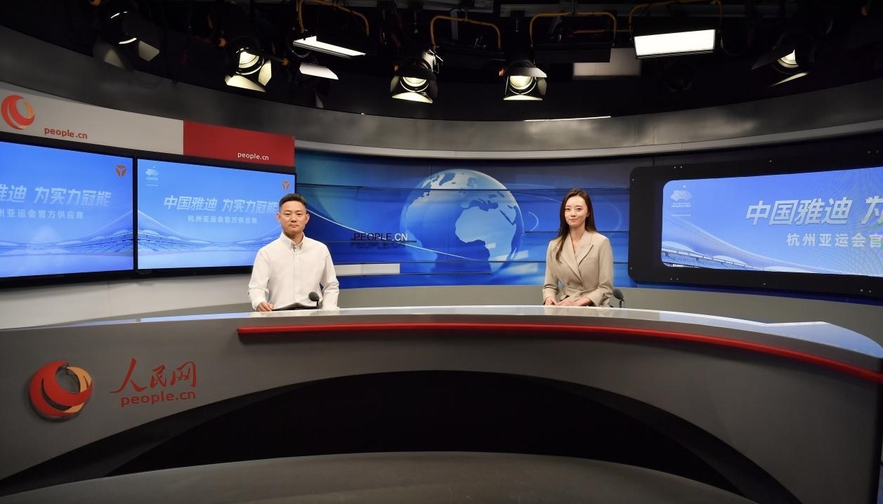 雅迪科技集團全球營銷與服務總裁王家中接受人民網記者采訪。人民網記者 于凱攝