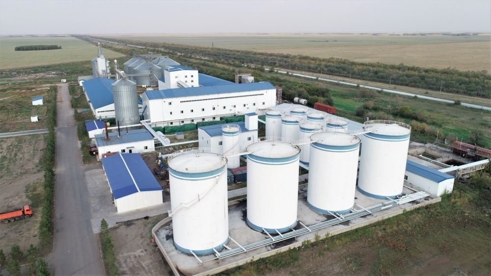 這是2022年9月2日在哈薩克斯坦北哈薩克斯坦州拍攝的愛菊農(nóng)產(chǎn)品物流加工園區(qū)（無人機(jī)照片）。新華社發(fā)（奧斯帕諾夫攝）