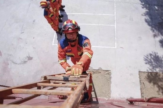 “火焰藍(lán)”張海營(yíng)：21年追光而行