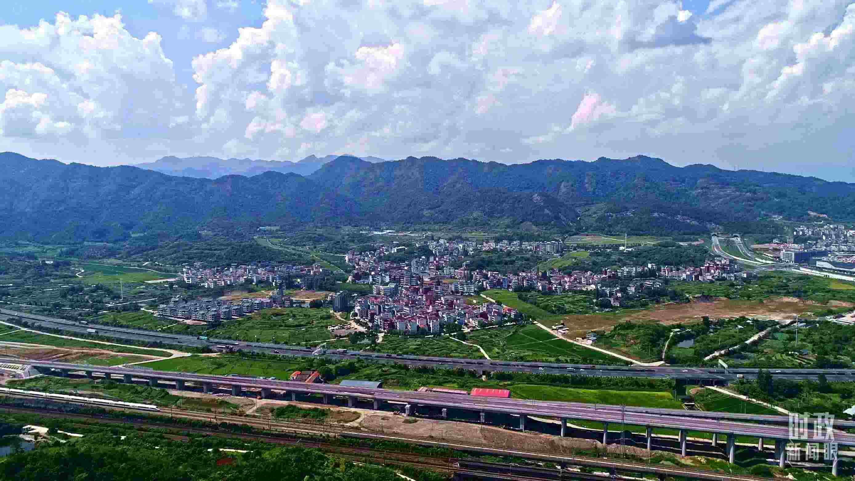 △李祖村航拍。（總臺(tái)央視記者范凱拍攝）