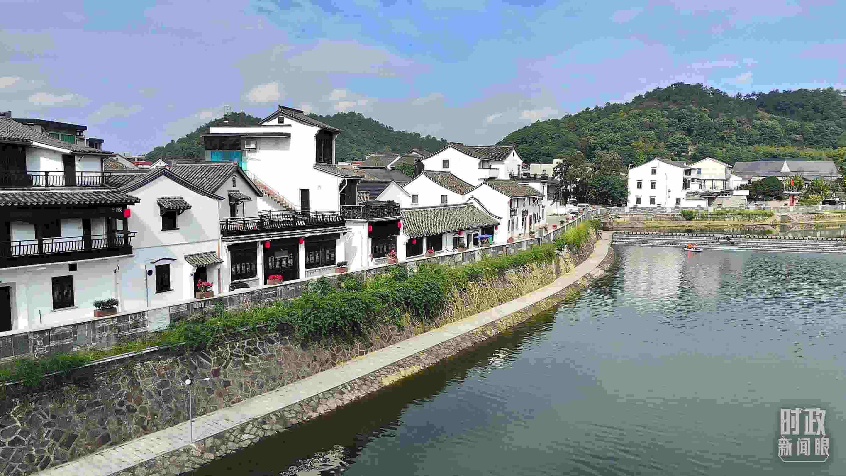 △“楓橋經驗”發(fā)源地諸暨市楓橋鎮(zhèn)。（總臺央視記者楊立峰拍攝）