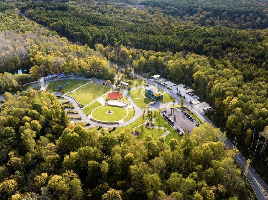 長白山華美勝地已實現(xiàn)“綠電”直供。嚴磊攝