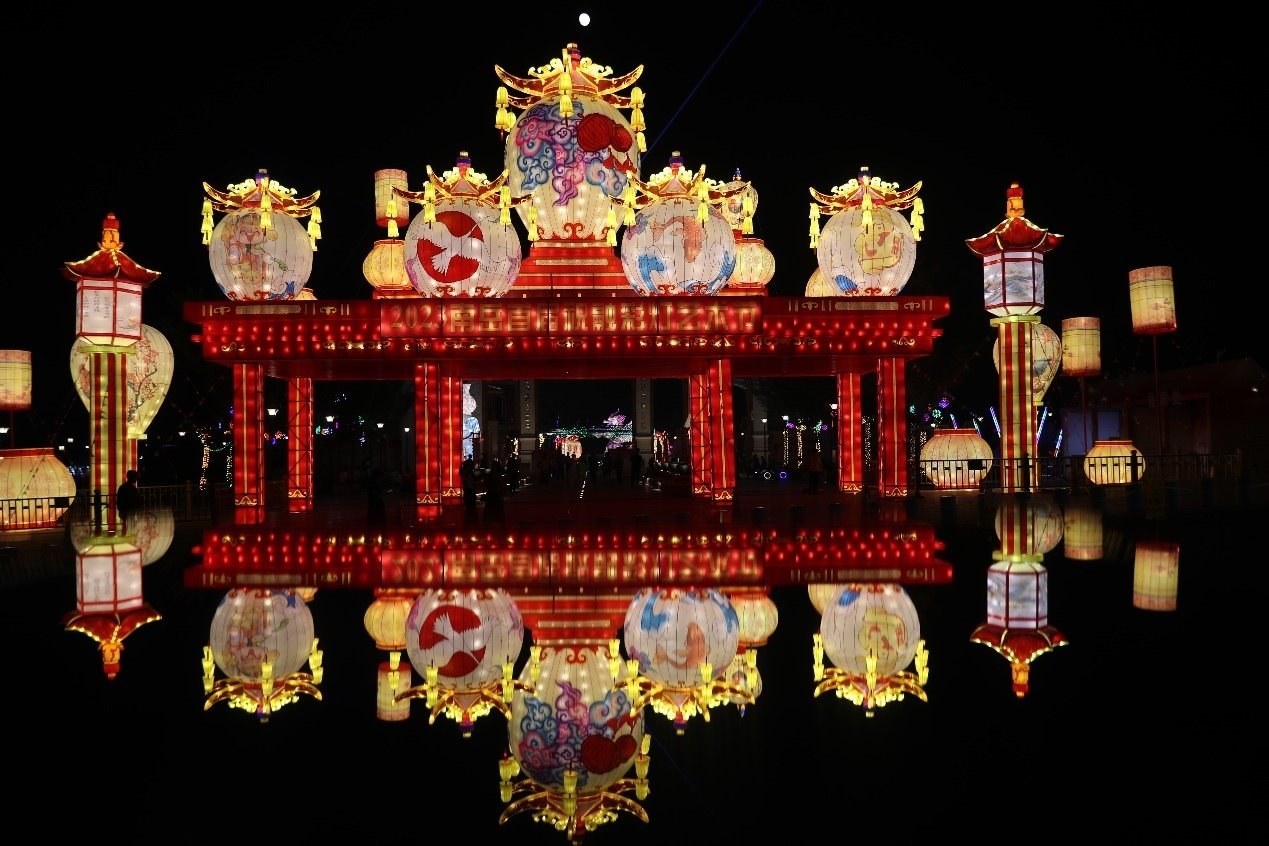 中秋國慶期間，南岳祝融文旅小鎮(zhèn)舉辦祝融花燈節(jié)。曹正平攝