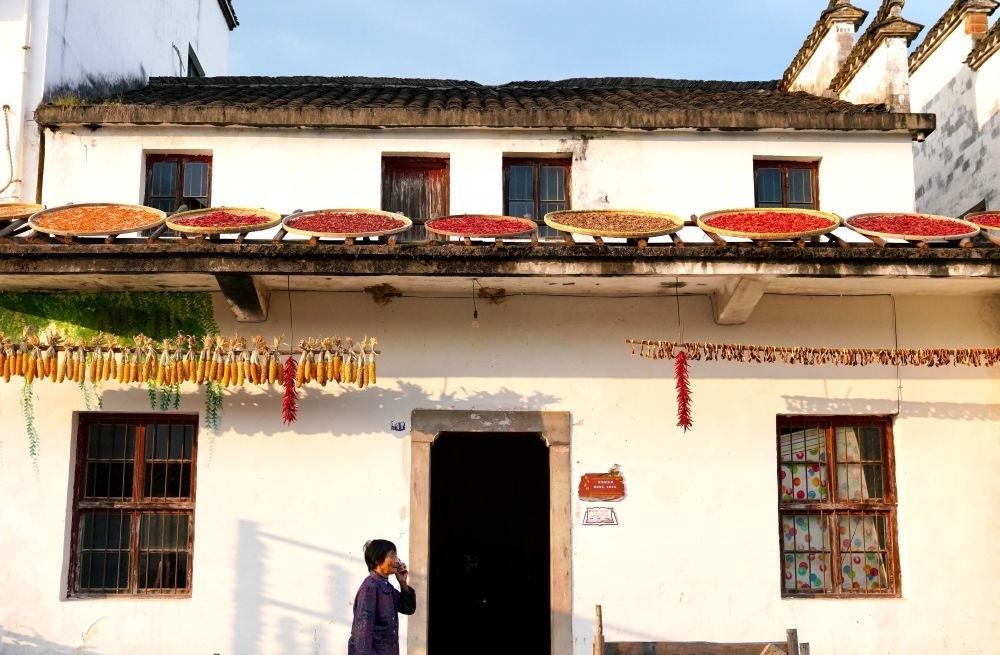 婺源縣王村石門自然村一角（2023年10月11日攝）。