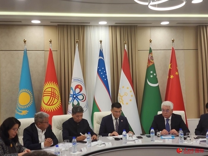 中國(guó)駐烏茲別克斯坦大使于駿致辭。人民網(wǎng)記者 李強(qiáng)攝